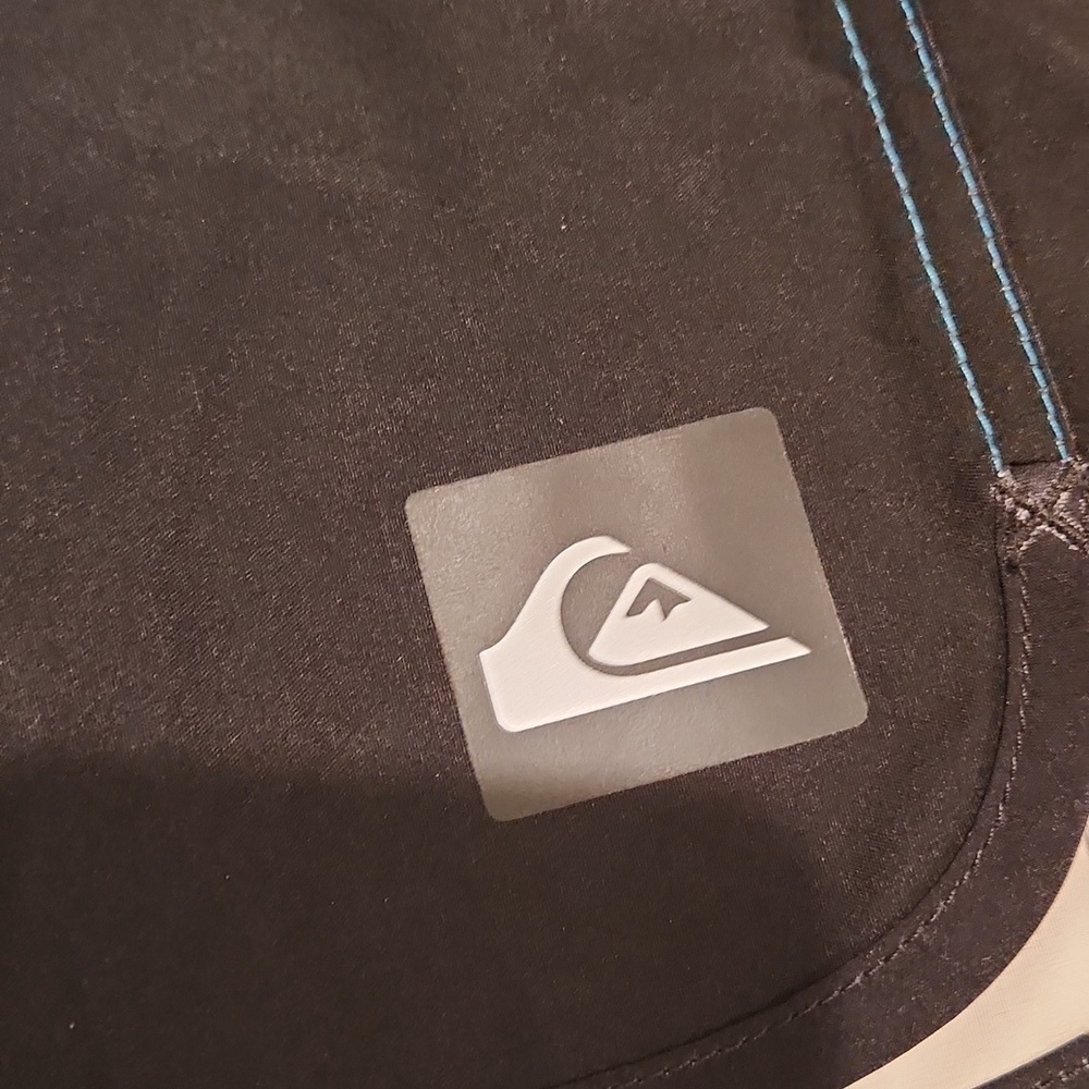 Quicksilver Shorts - Picture 2 of 6